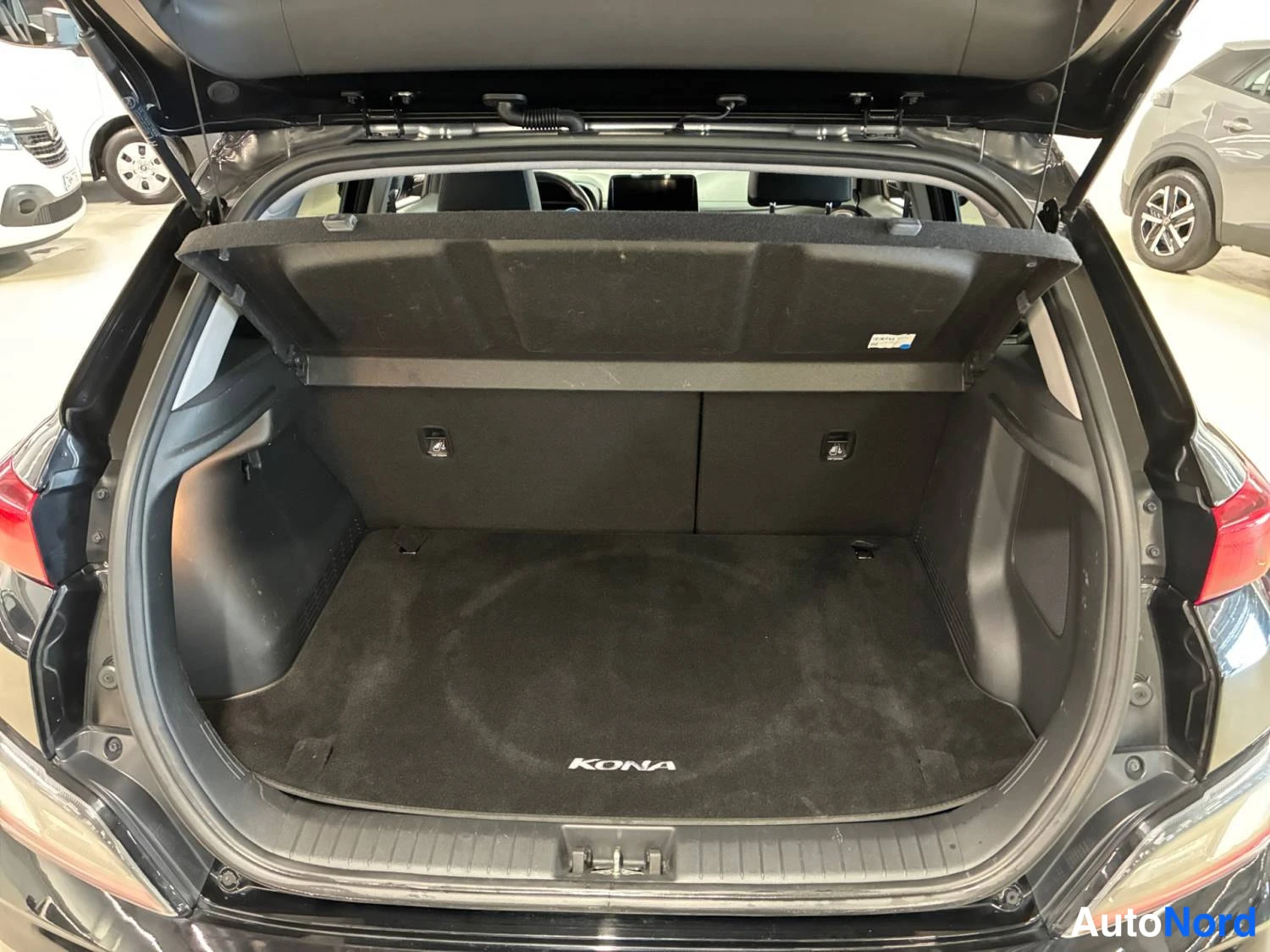 Musta Hyundai Kona electric 2021, tavaratila, kuva 14