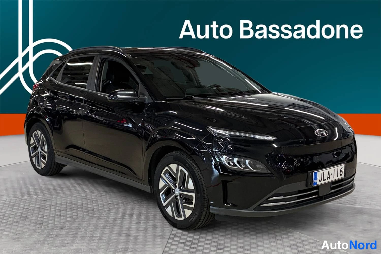 Musta Hyundai Kona electric 2021, etuviisto, keula oikealle, kuva 3