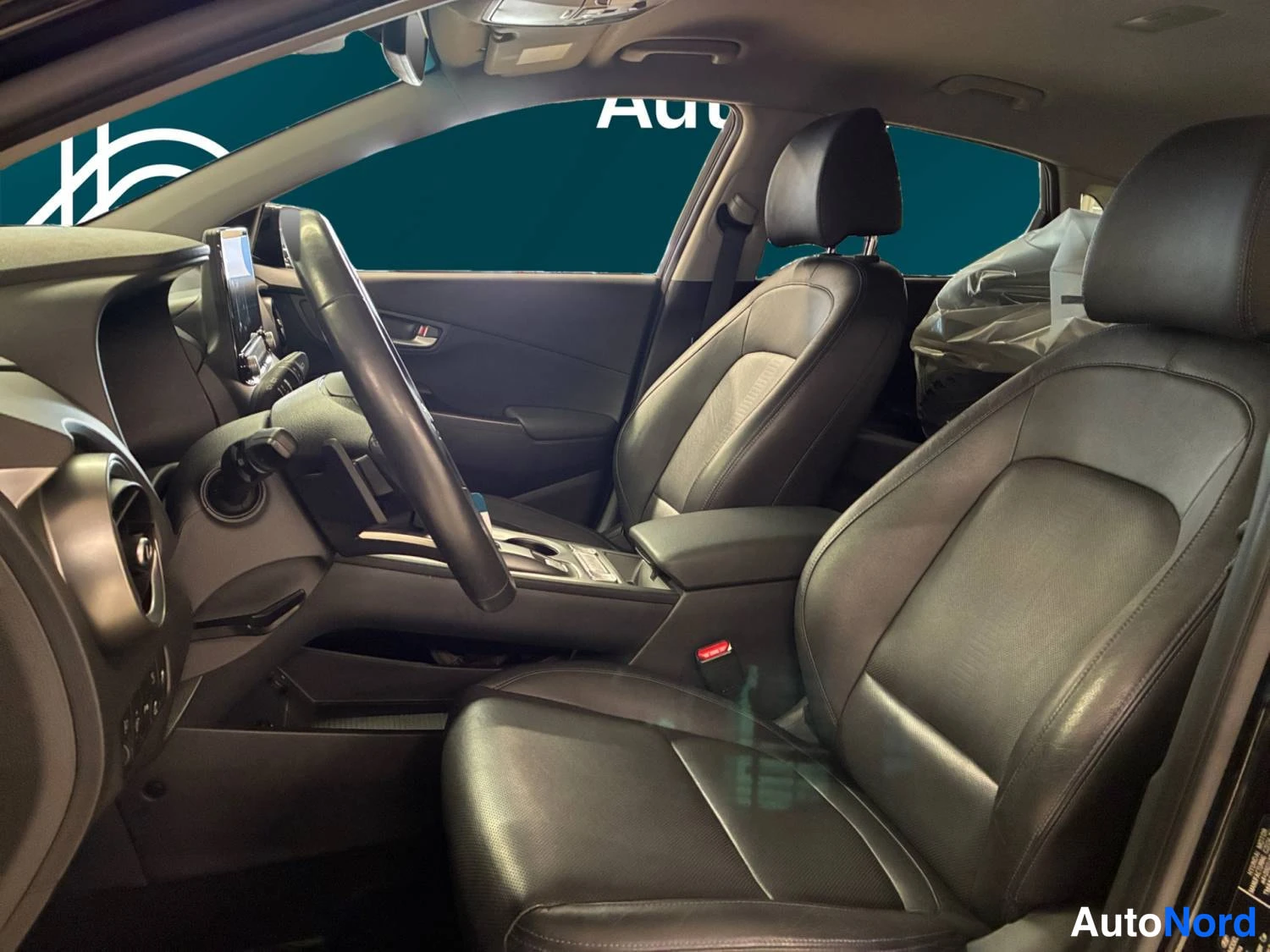 Musta Hyundai Kona electric 2021, etuistuimet, kuva 12