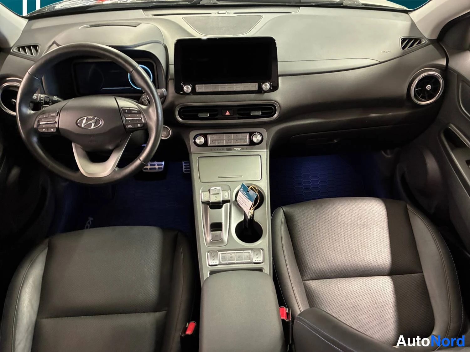 Musta Hyundai Kona electric 2021, ohjaamo, kuva 9
