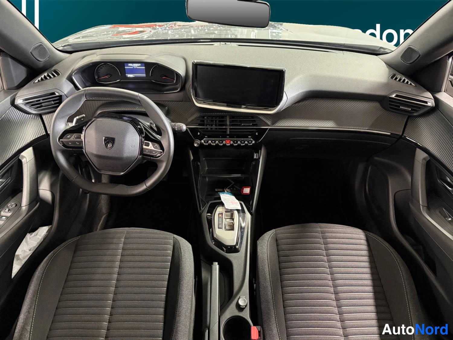 Harmaa Peugeot 2008 2024, ohjaamo, kuva 10