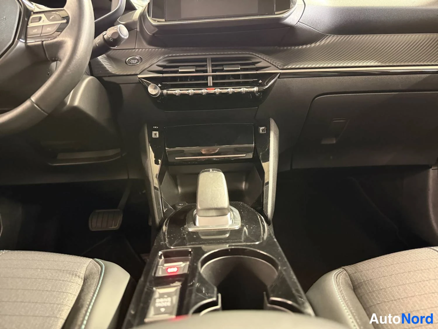 Musta Peugeot E-208 2021, yksityiskohta, kuva 17