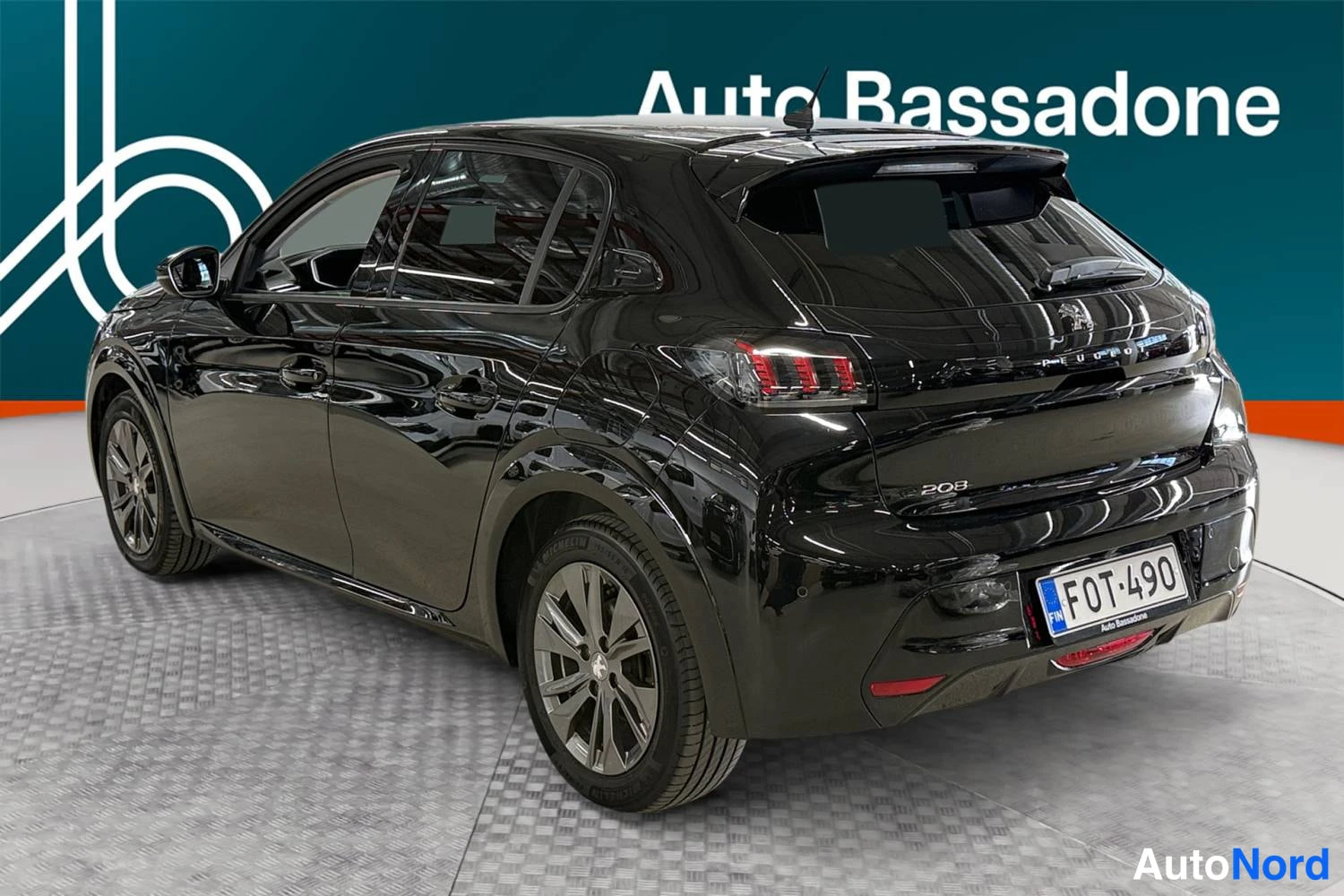 Musta Peugeot E-208 2021, takaviisto, kuva 7