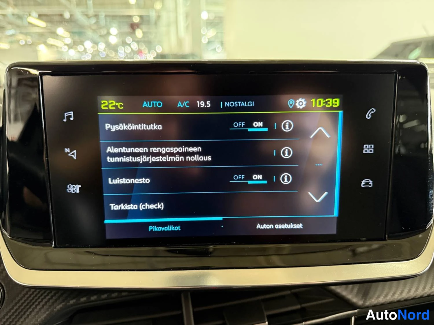 Musta Peugeot E-208 2021, ohjaamo, kuva 13