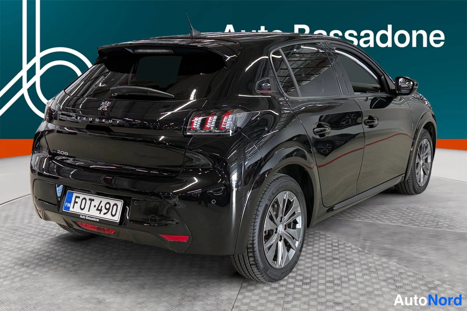 Musta Peugeot E-208 2021, takaviisto, kuva 6