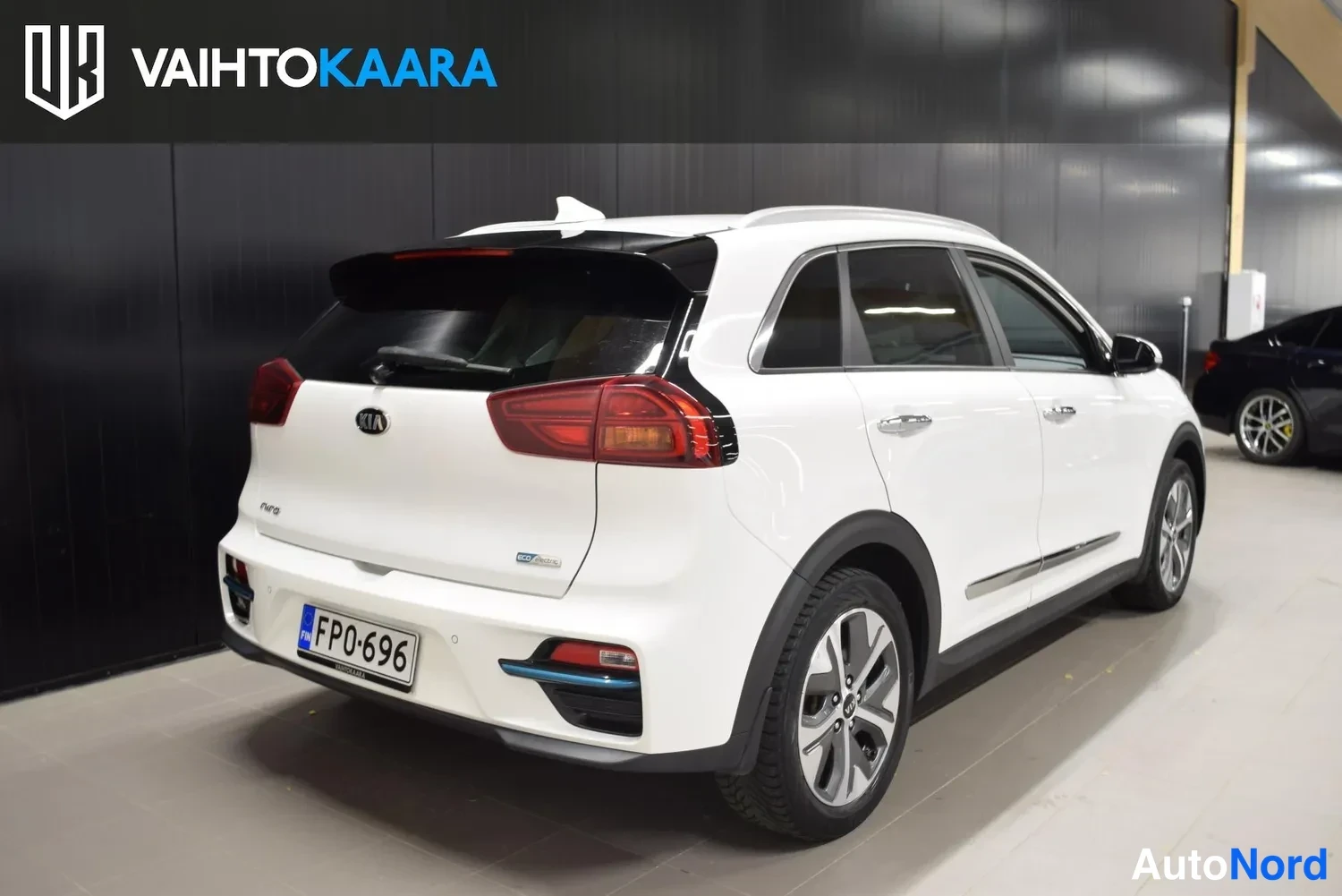 Valkoinen Kia Niro 2020, takaa, kuva 8