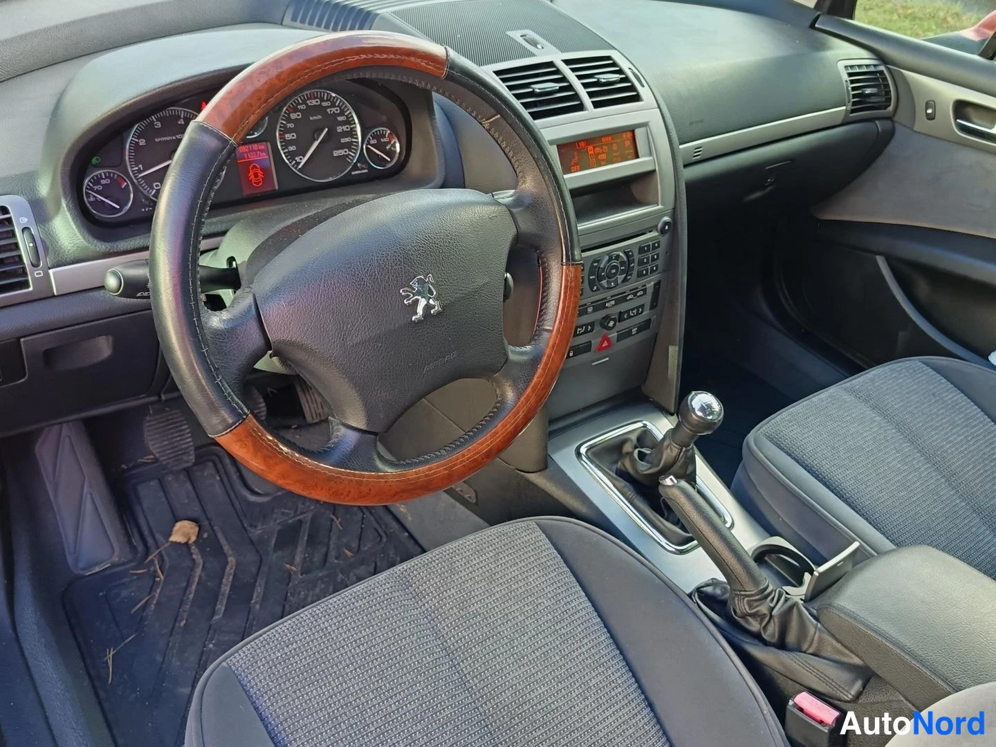 Punainen Peugeot 407 2004, ohjaamo, kuva 5