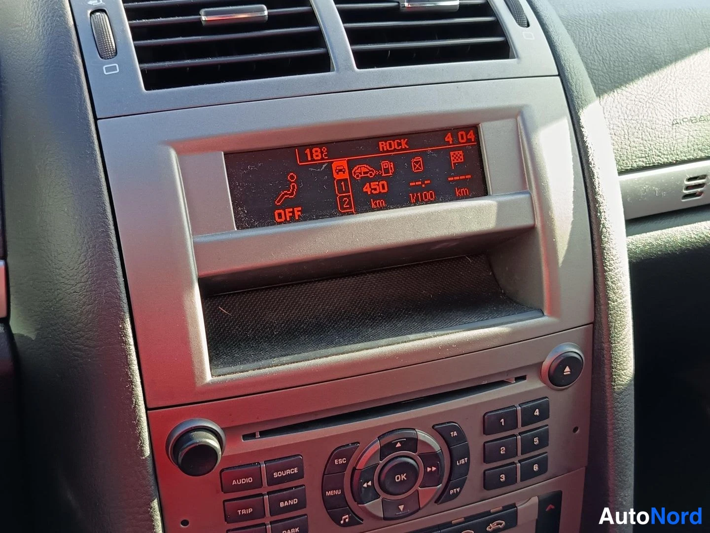 Punainen Peugeot 407 2004, yksityiskohta, kuva 9