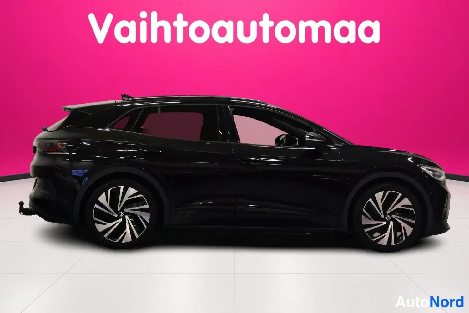 Musta Volkswagen ID.4 GTX 2023, sivulta, kuva 5