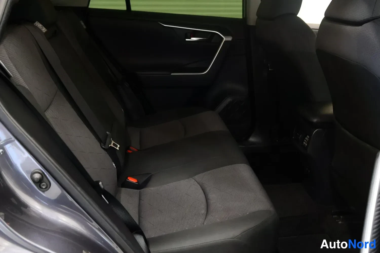 Harmaa Toyota RAV4 2019, kuva 19