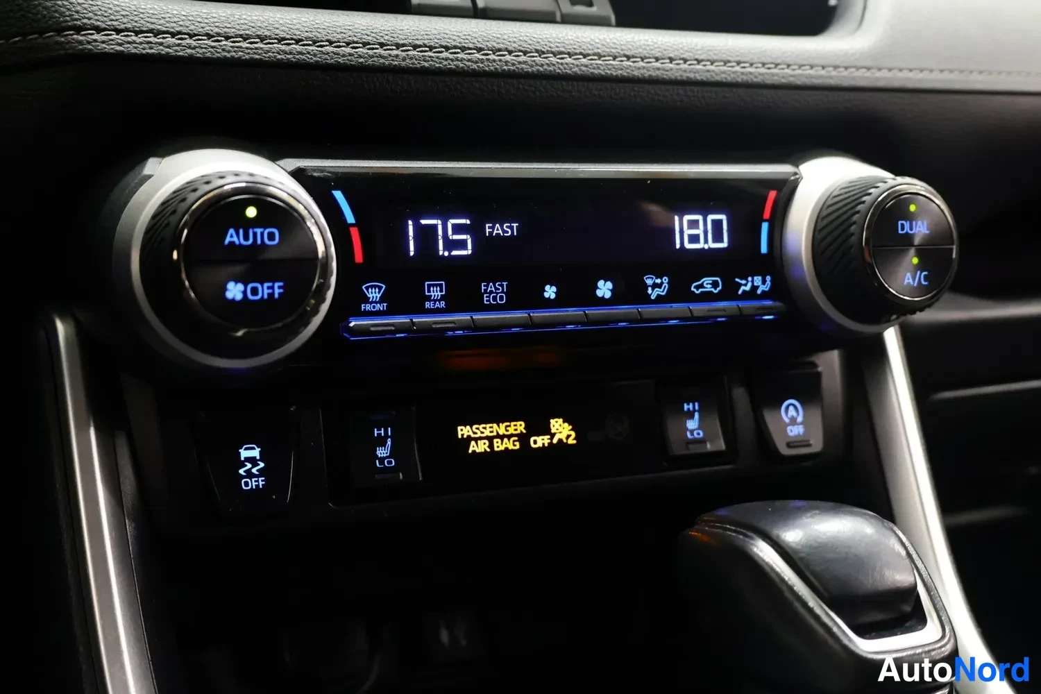 Harmaa Toyota RAV4 2019, yksityiskohta, kuva 15