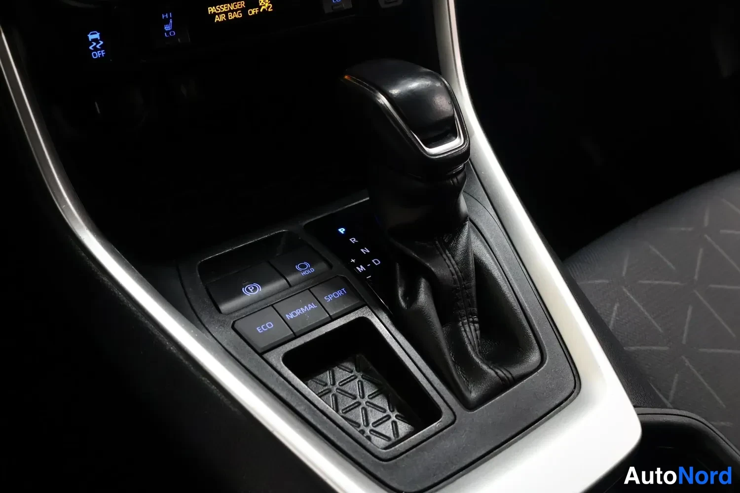 Harmaa Toyota RAV4 2019, yksityiskohta, kuva 16