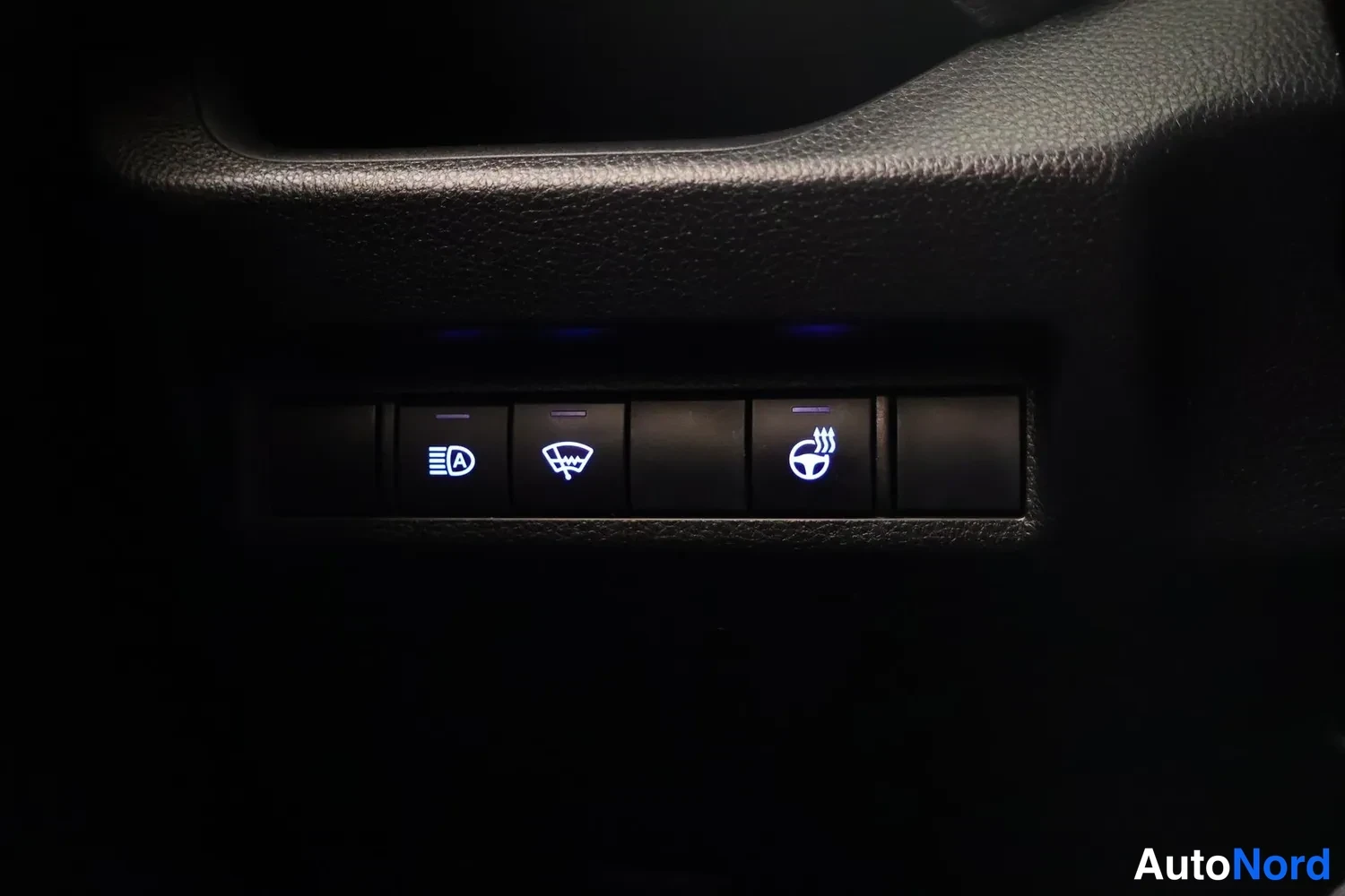 Harmaa Toyota RAV4 2019, yksityiskohta, kuva 17