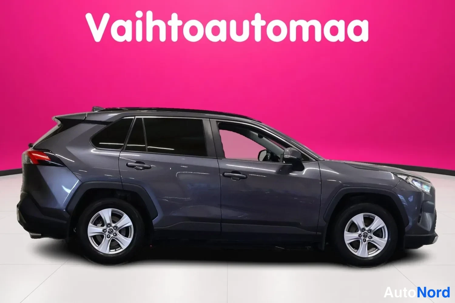 Harmaa Toyota RAV4 2019, sivulta, kuva 5