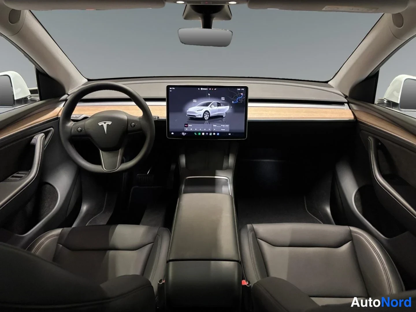 Valkoinen Tesla Model Y 2023, ohjaamo, kuva 6