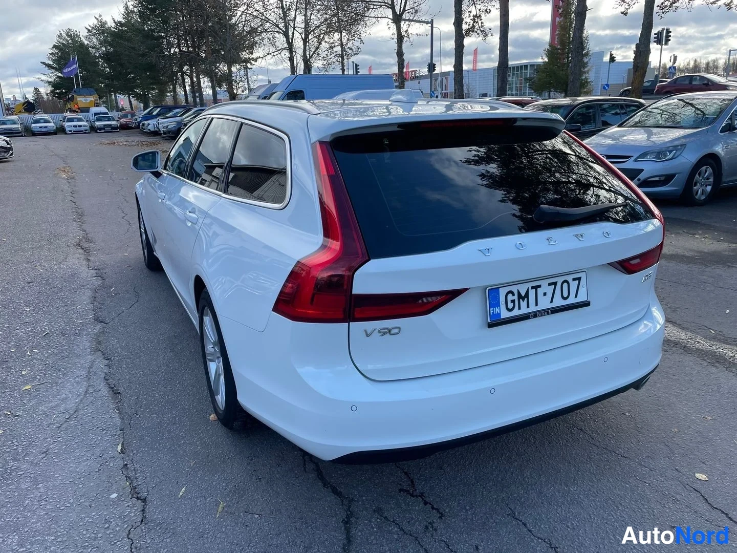 Valkoinen Volvo V90 2018, takaviisto, kuva 6