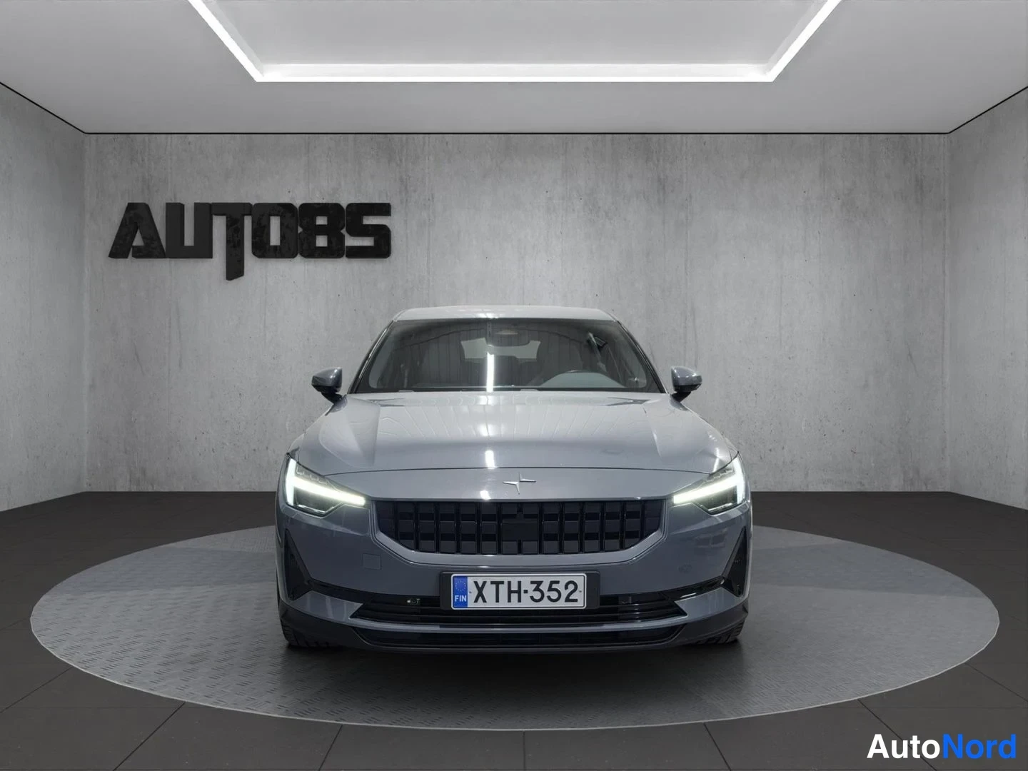 Harmaa Polestar 2 2022, edestä, kuva 3