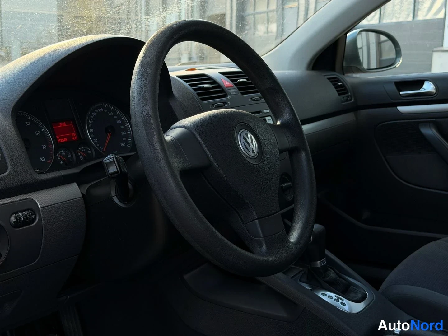 Harmaa Volkswagen Jetta 2007, kuva 16
