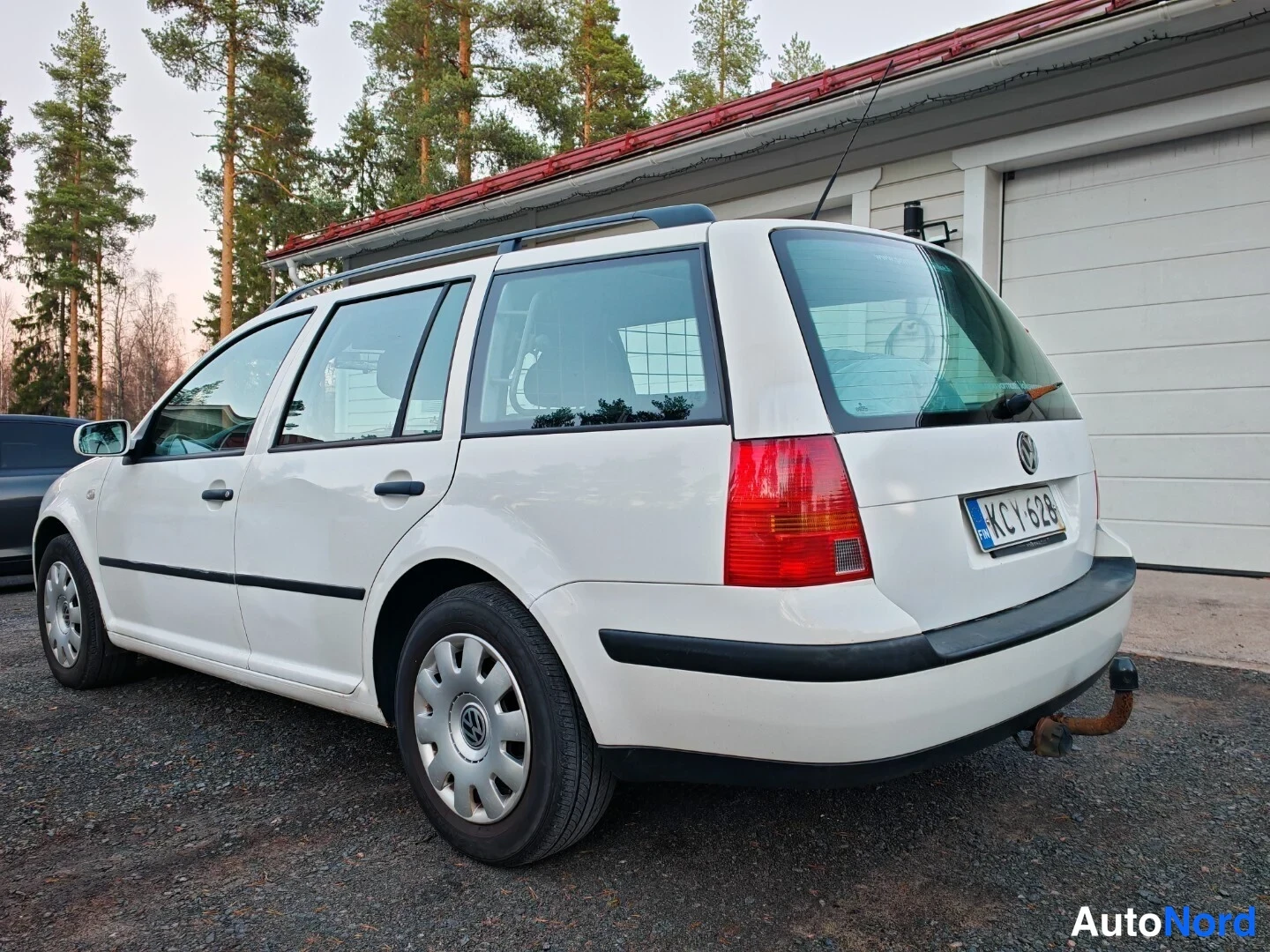 Valkoinen Volkswagen Golf 2003, takaviisto, kuva 6