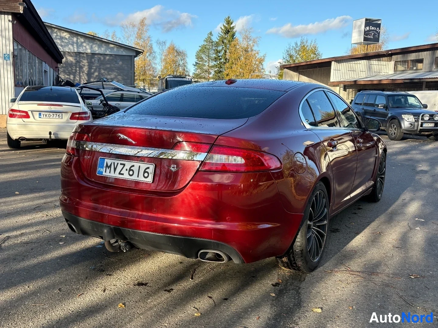 Punainen Jaguar XF 2010, takaviisto, kuva 7