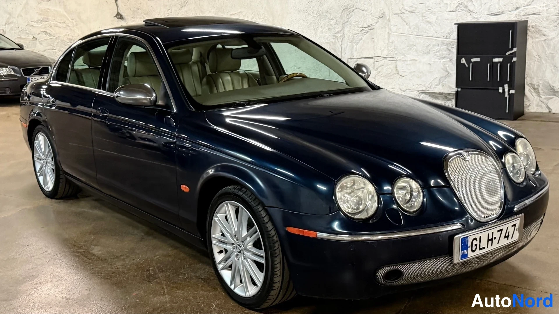 Sininen Jaguar S-Type 2006, etuviisto, keula oikealle, kuva 3