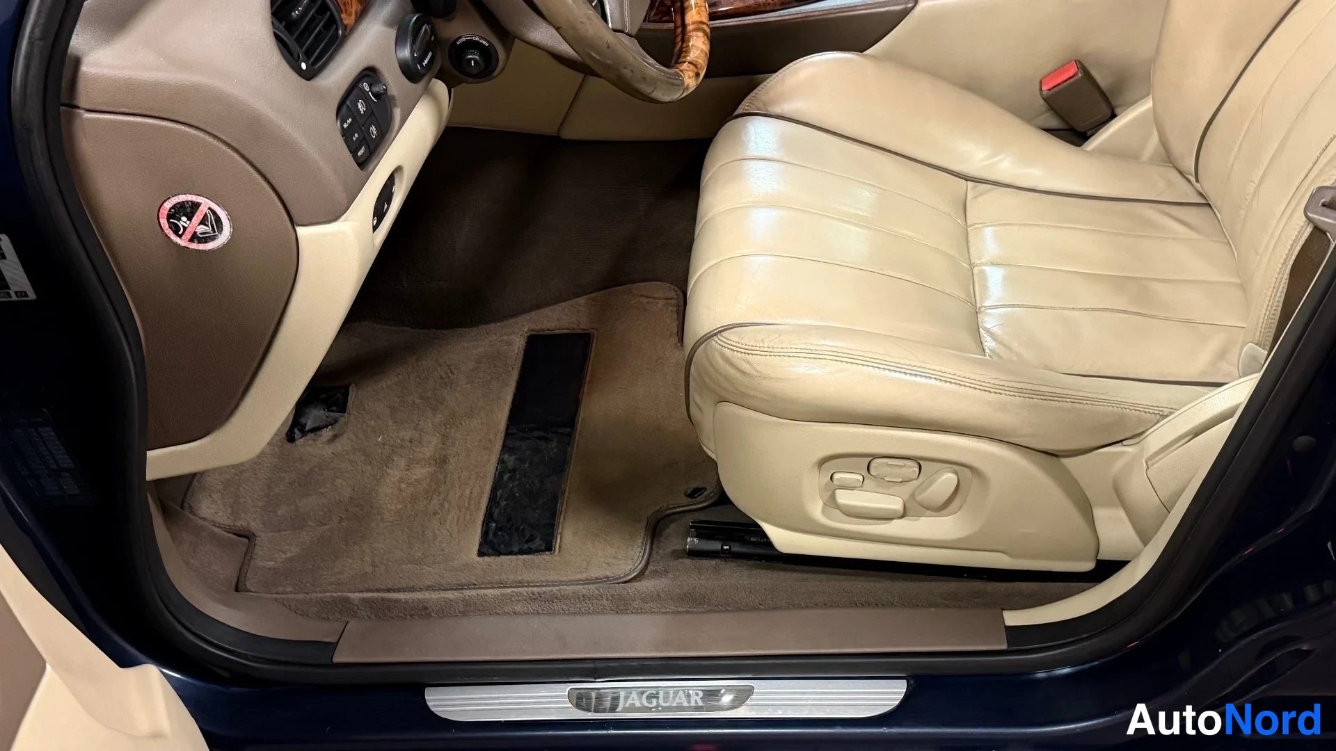 Sininen Jaguar S-Type 2006, etuistuimet, kuva 24