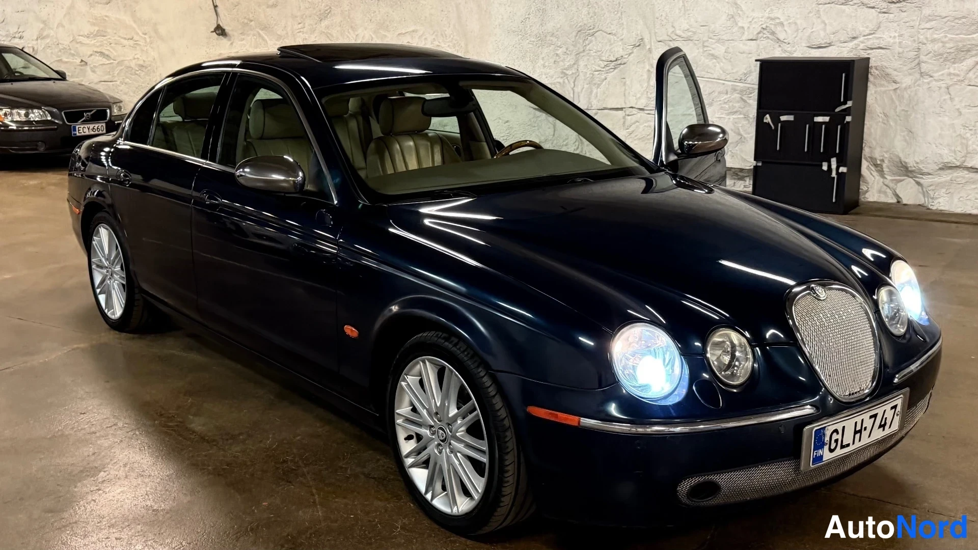 Sininen Jaguar S-Type 2006, etuviisto, keula oikealle, kuva 4