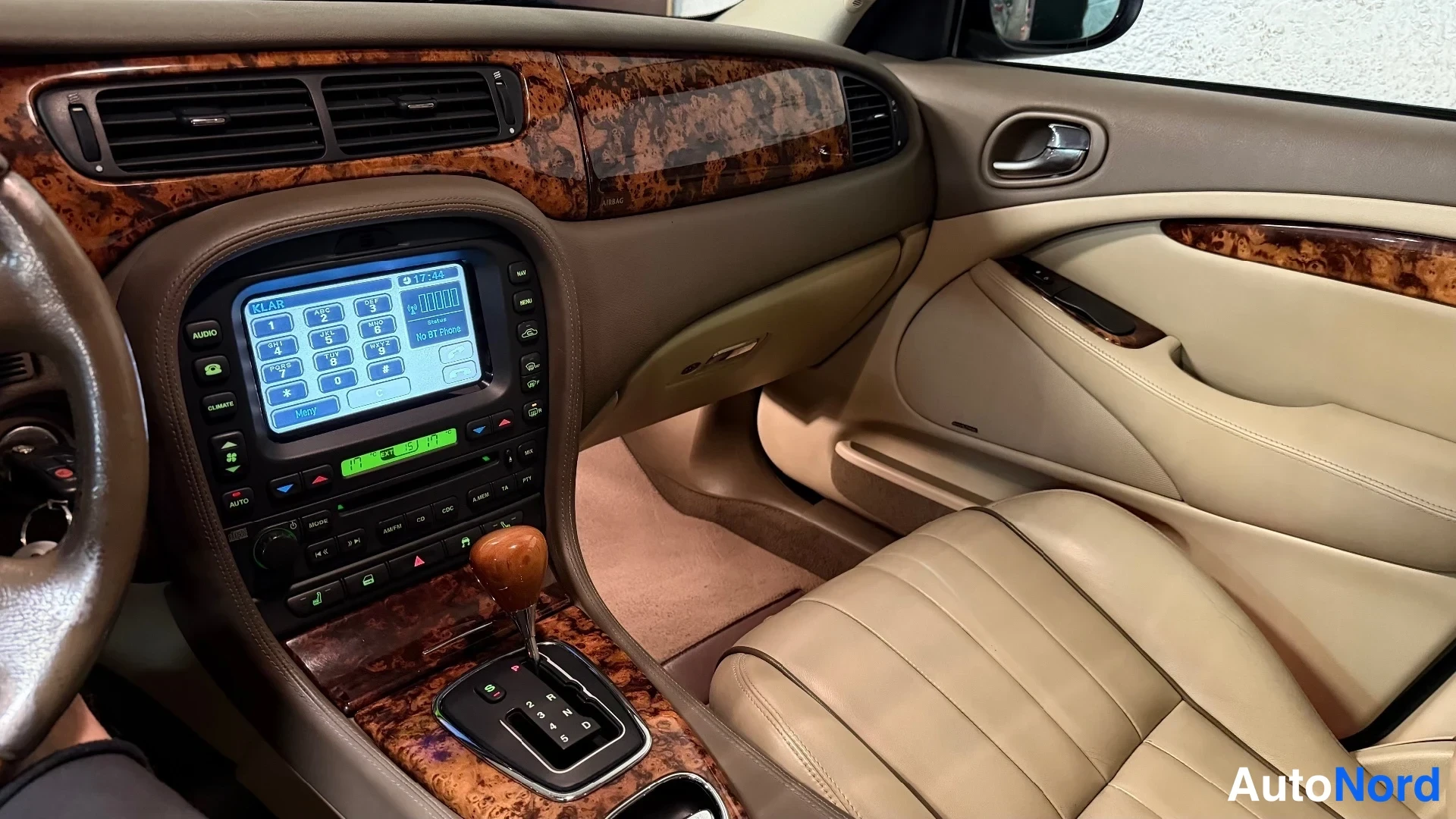 Sininen Jaguar S-Type 2006, etuistuimet, kuva 25
