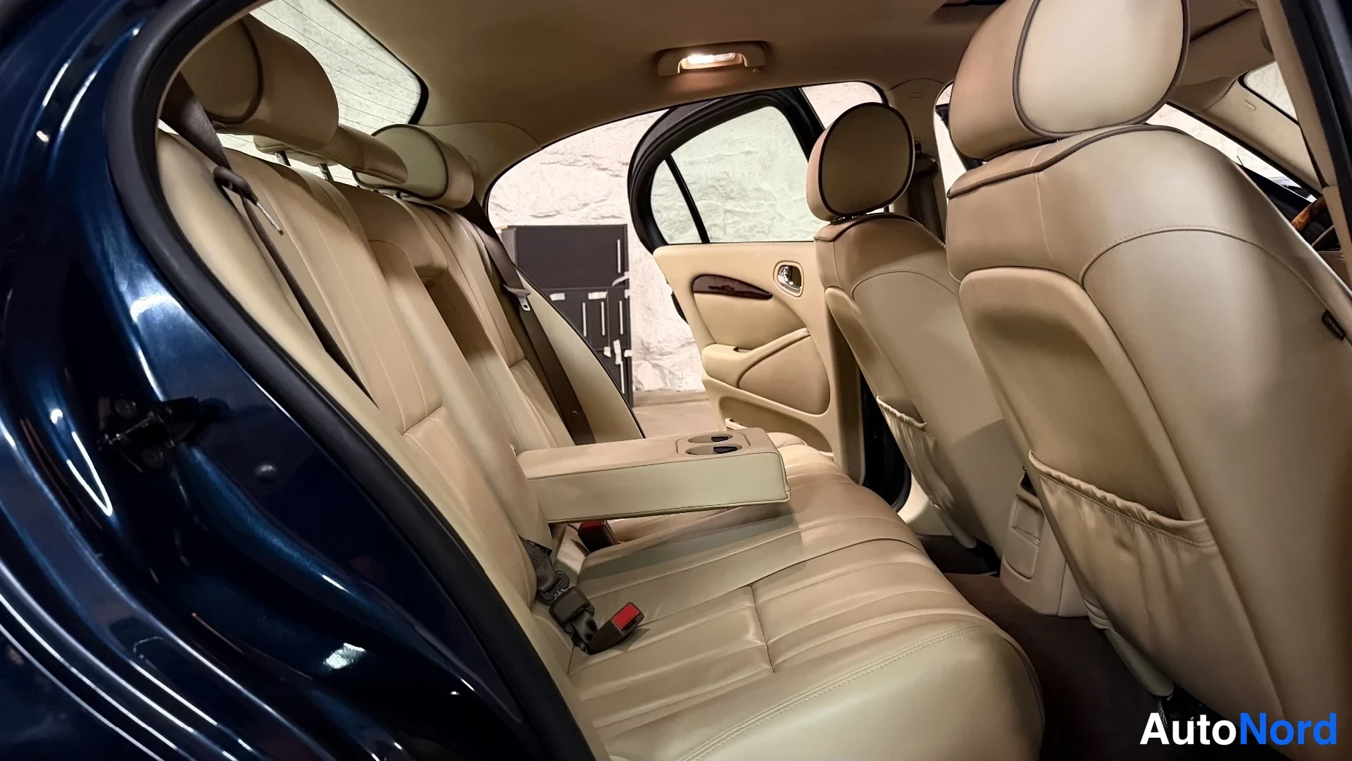 Sininen Jaguar S-Type 2006, takaistuimet, kuva 28
