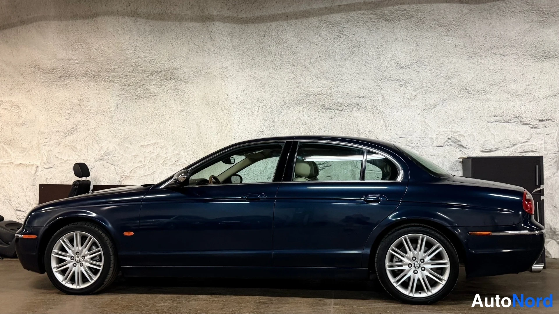 Sininen Jaguar S-Type 2006, sivulta, kuva 7