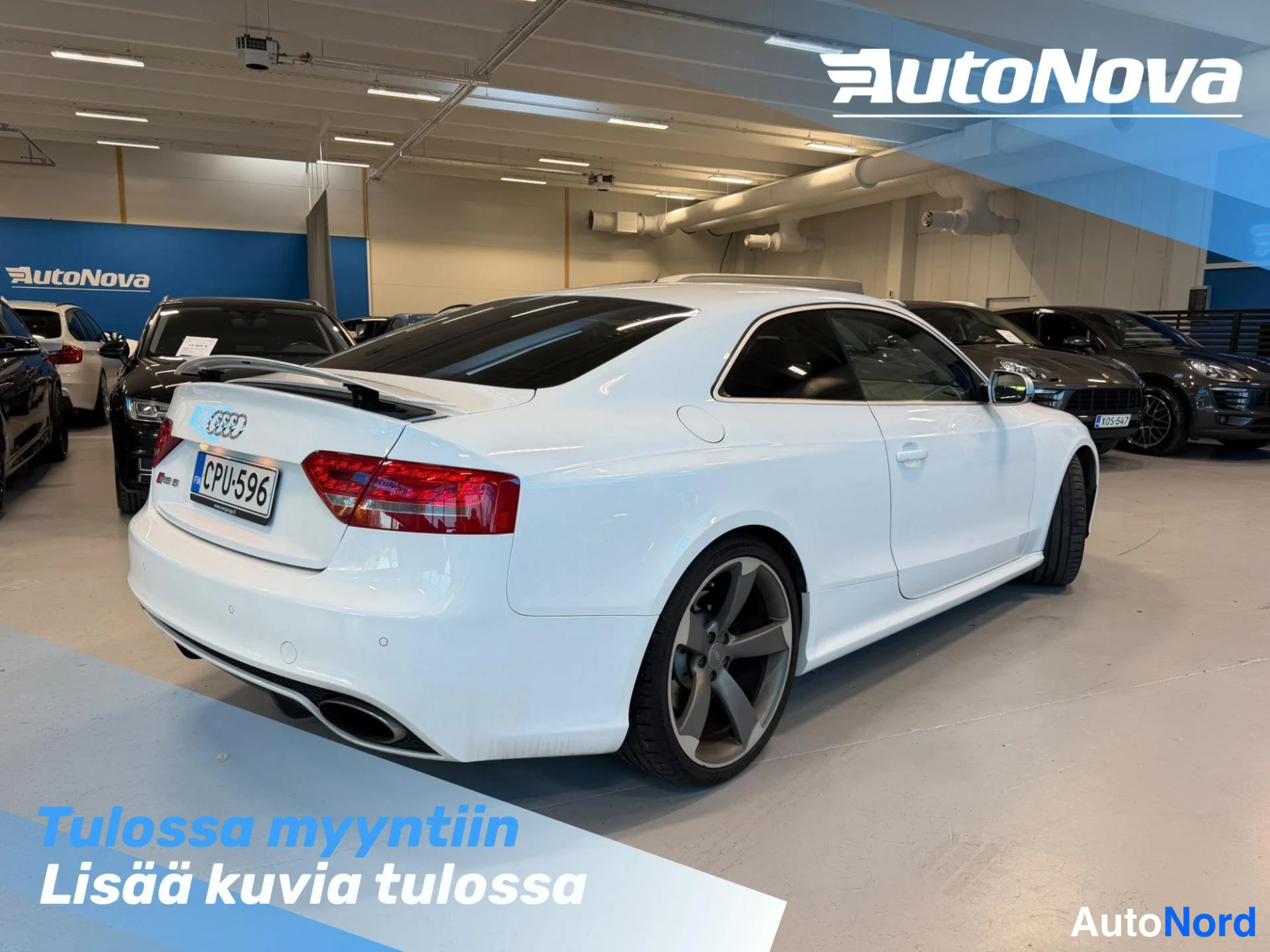 Valkoinen Audi RS5 2011, takaviisto, kuva 2