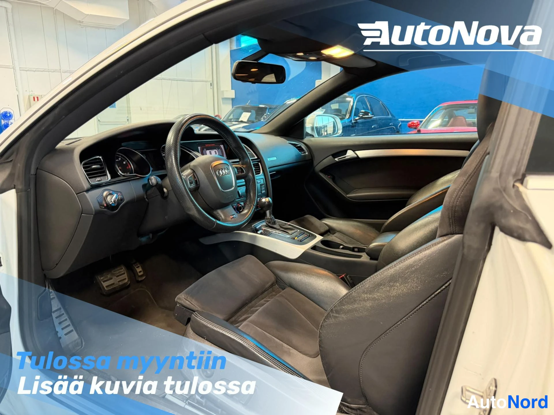 Valkoinen Audi RS5 2011, ohjaamo, kuva 5