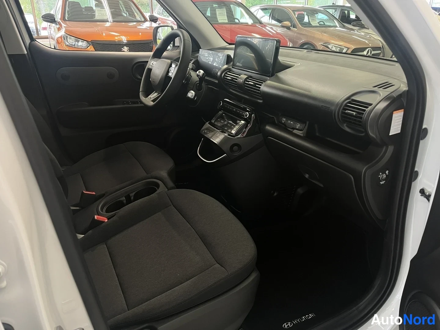 Valkoinen Hyundai Inster 2026, ohjaamo, kuva 6