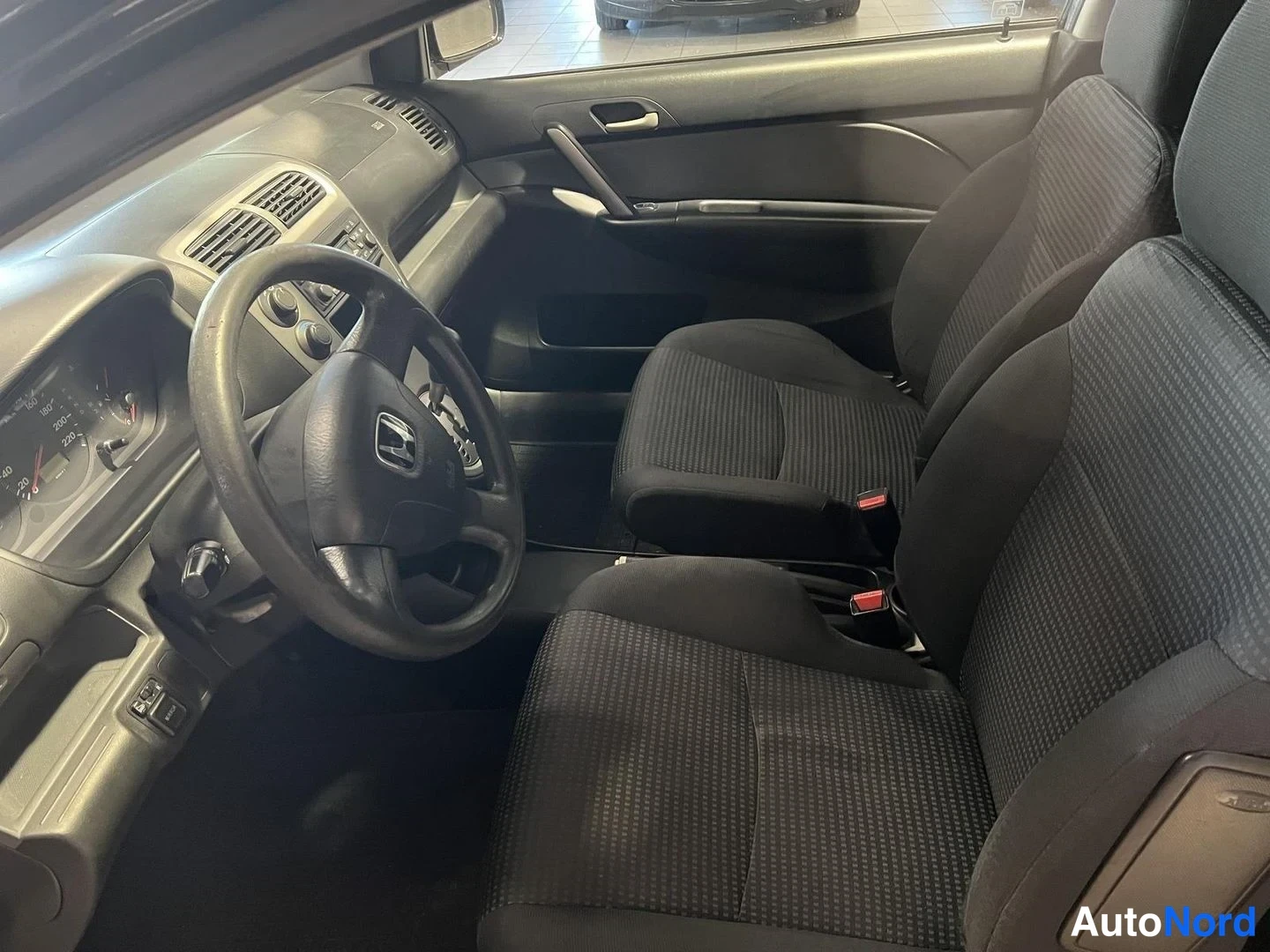 Black Honda Civic 2002, cockpit, photo 6
