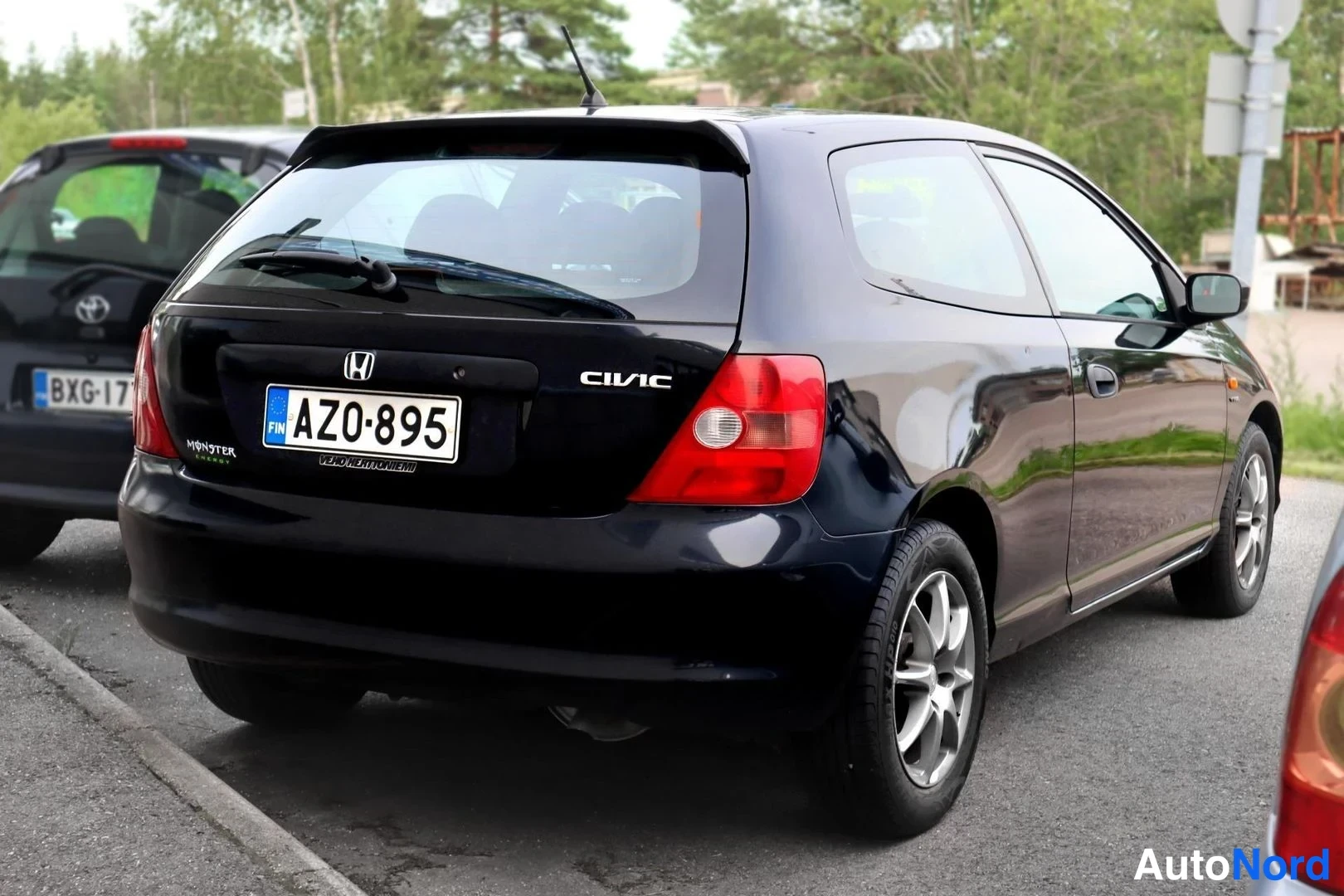 Black Honda Civic 2002, rear three-quarter, photo 4