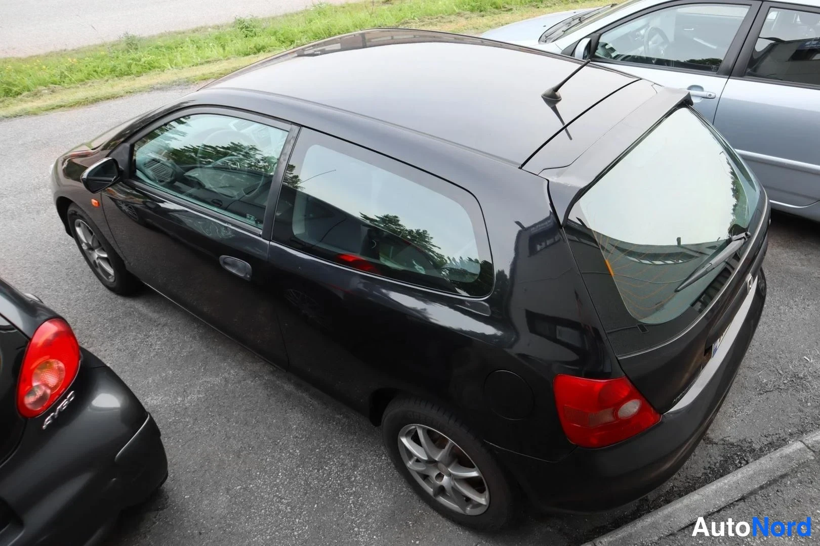 Black Honda Civic 2002, rear three-quarter, photo 5