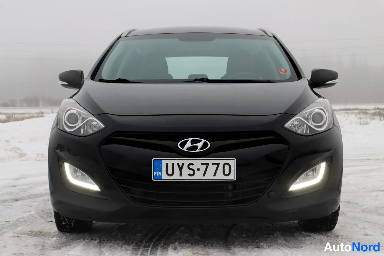 Musta Hyundai i30 2015, edestä, kuva 4