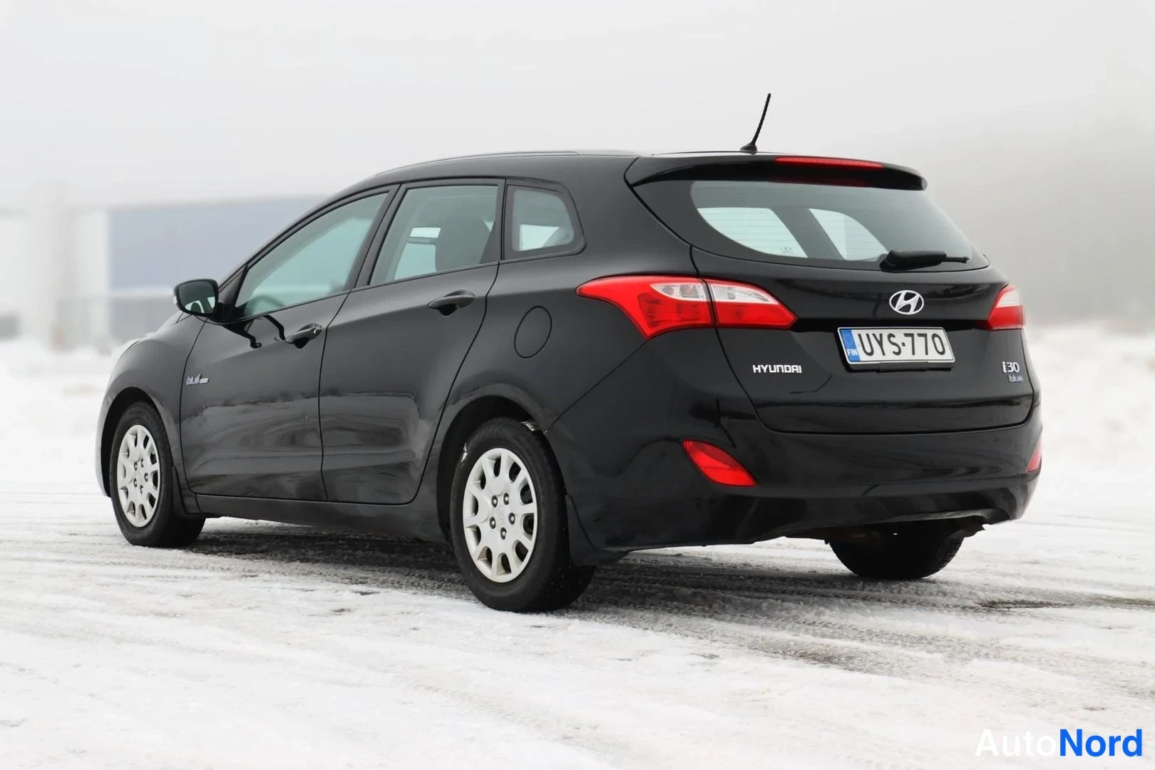Musta Hyundai i30 2015, takaviisto, kuva 6