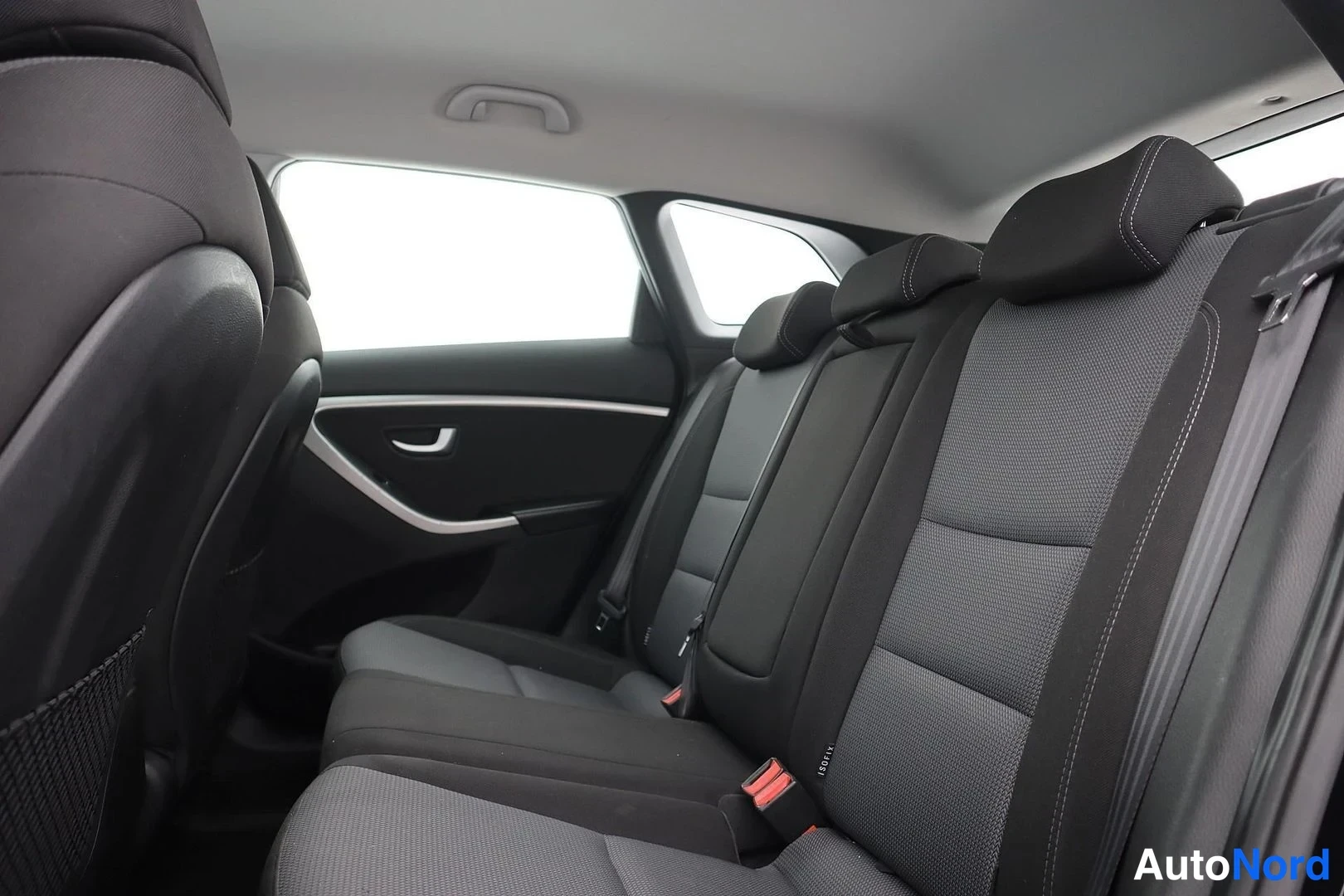 Musta Hyundai i30 2015, takaistuimet, kuva 11