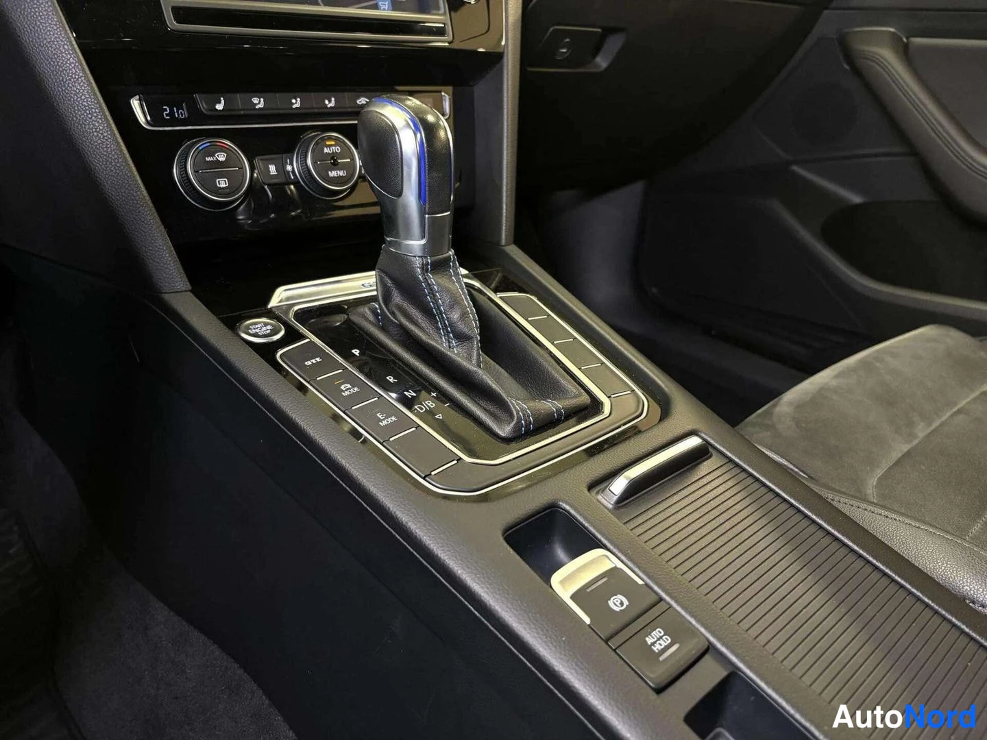 Harmaa Volkswagen Passat 2015, yksityiskohta, kuva 19