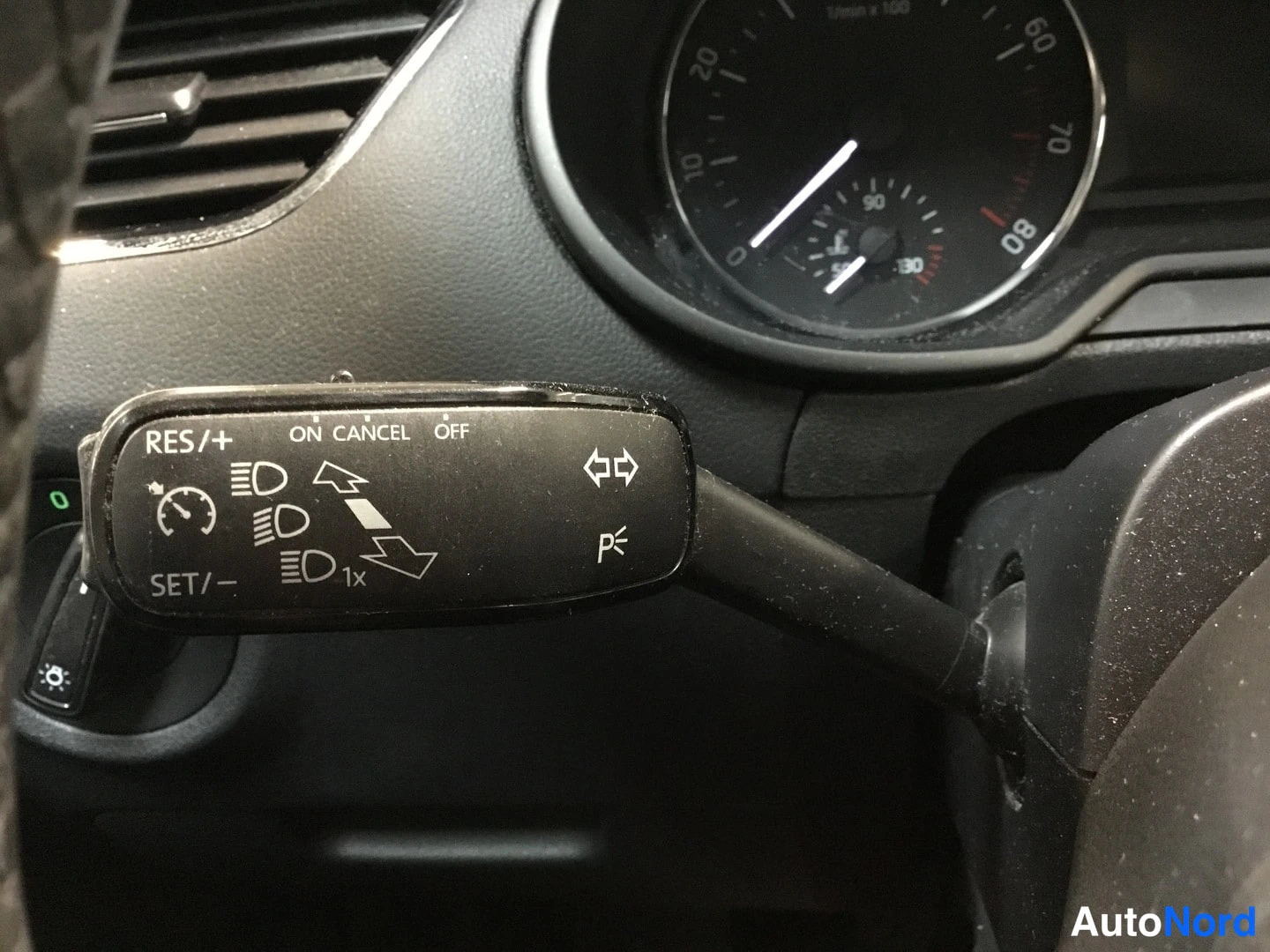 Harmaa Skoda Octavia 2015, yksityiskohta, kuva 15