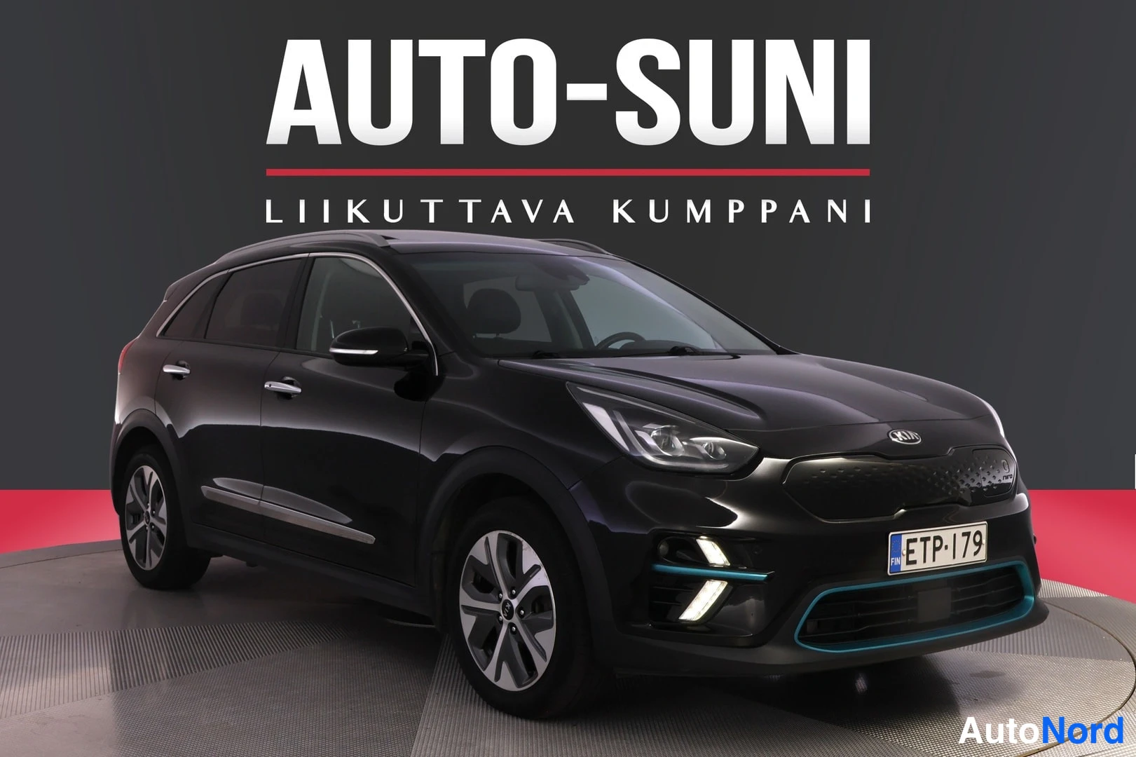 Musta Kia Niro 2022, etuviisto, keula oikealle, kuva 2