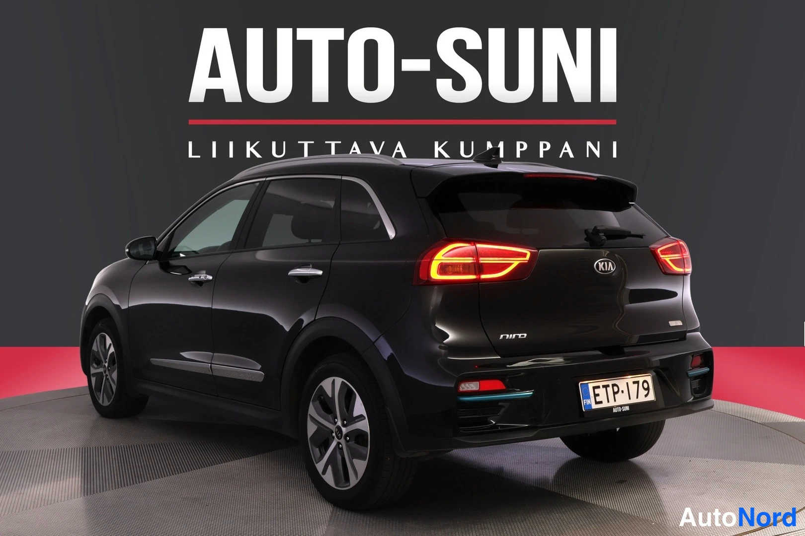Musta Kia Niro 2022, takaviisto, kuva 6