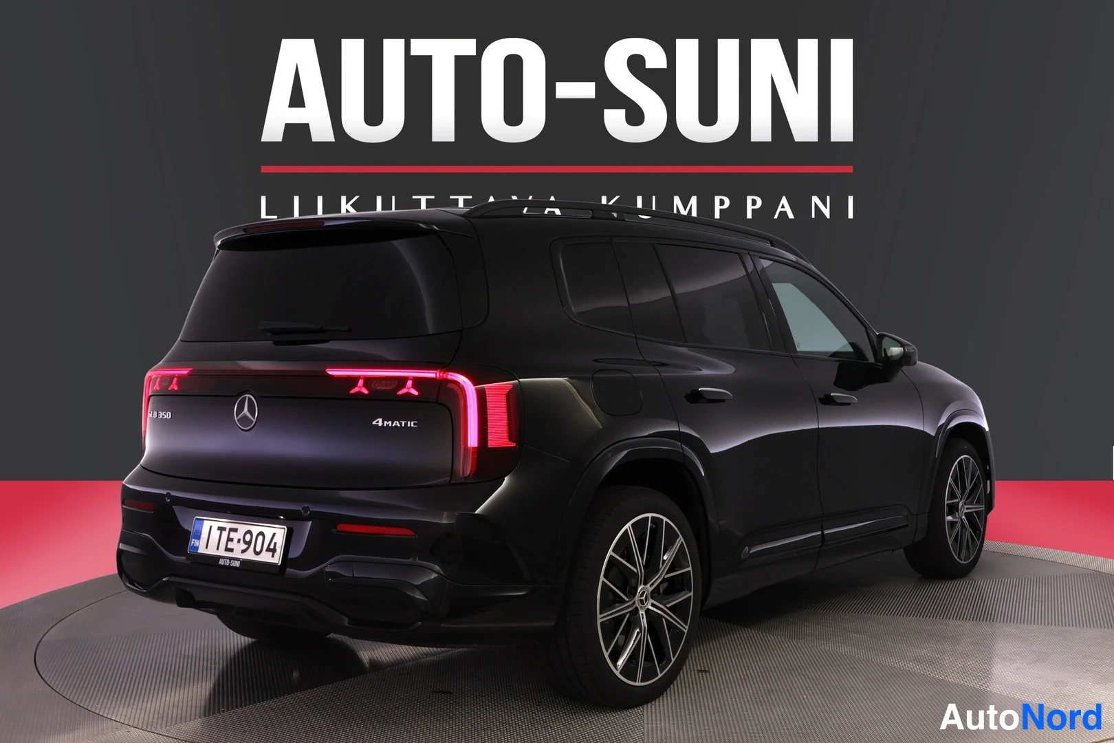 Musta Mercedes-Benz GLB 2026, takaviisto, kuva 5