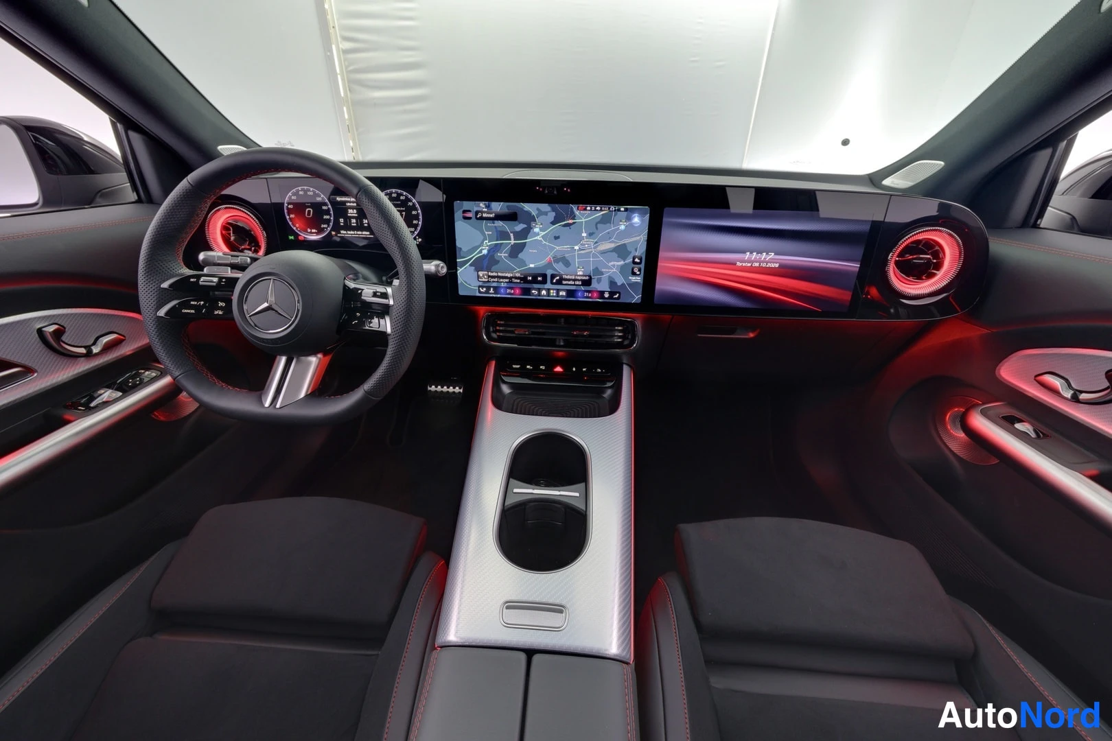 Musta Mercedes-Benz GLB 2026, ohjaamo, kuva 6