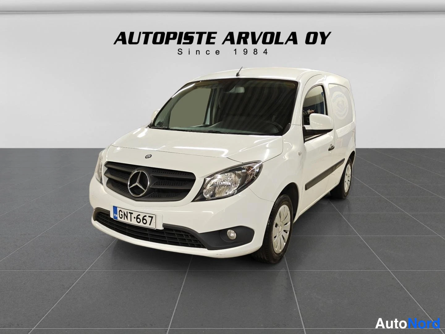 White Mercedes-Benz Citan 2019, front three-quarter, nose to the left, photo 2
