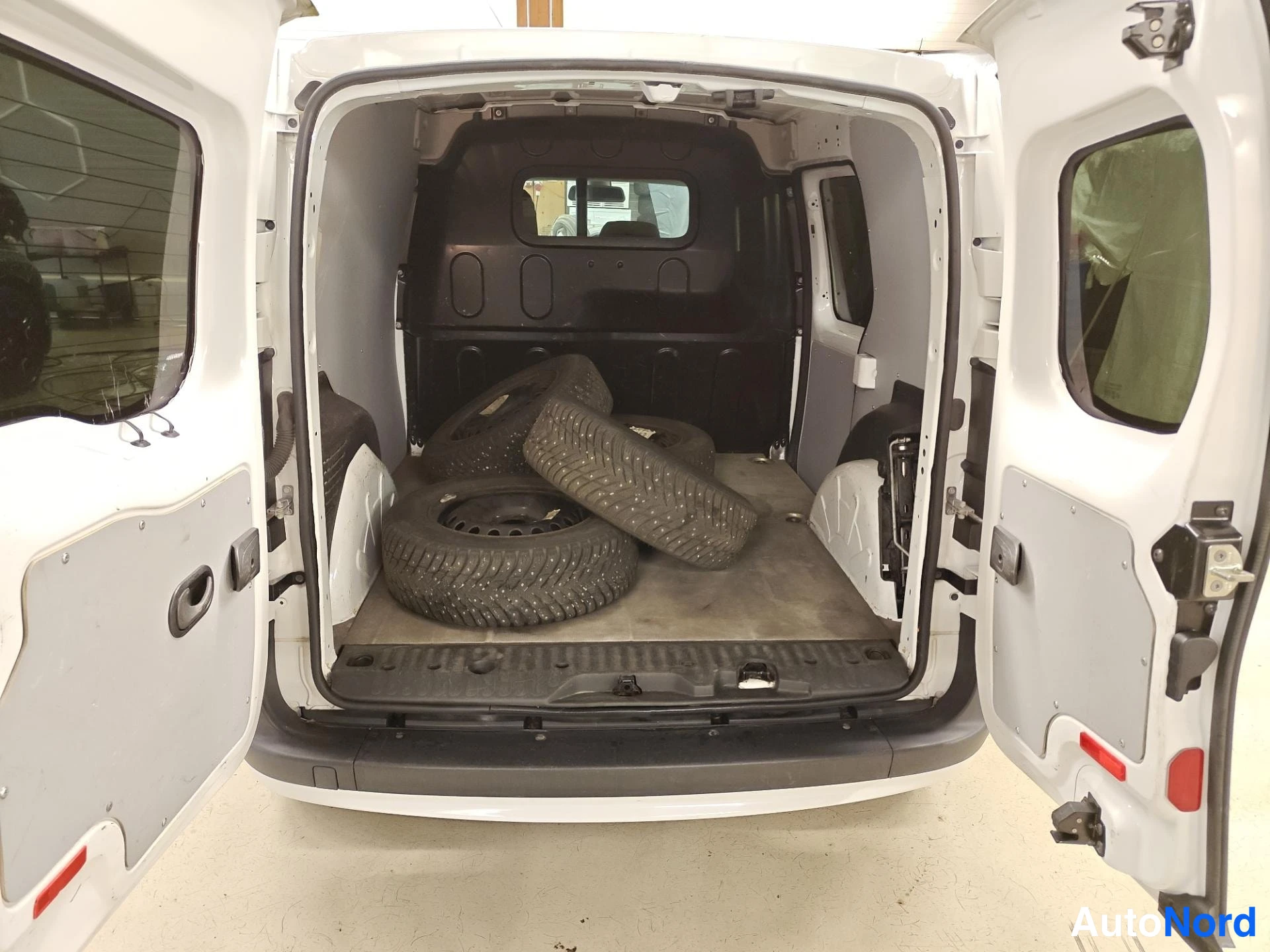 White Mercedes-Benz Citan 2019, boot, photo 14