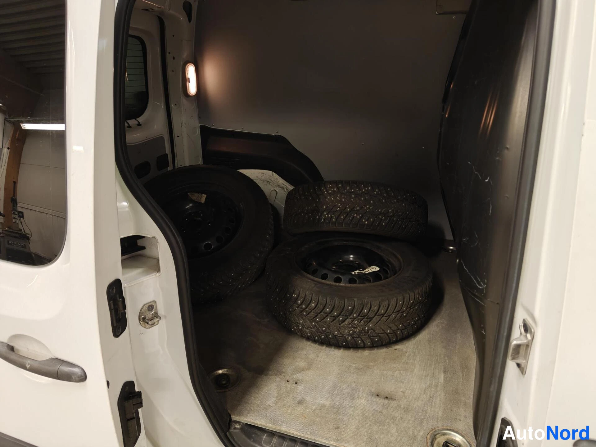 White Mercedes-Benz Citan 2019, photo 16