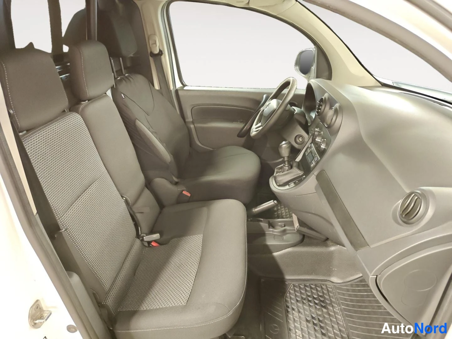 White Mercedes-Benz Citan 2019, cockpit, photo 9