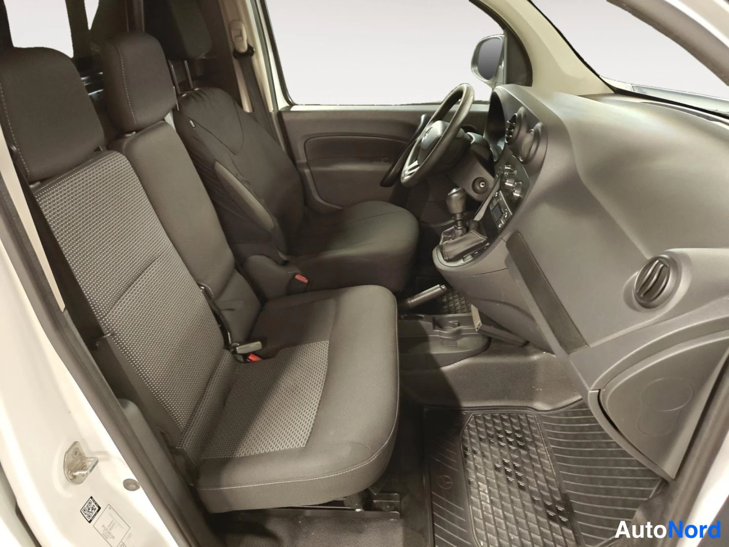 White Mercedes-Benz Citan 2019, cockpit, photo 10